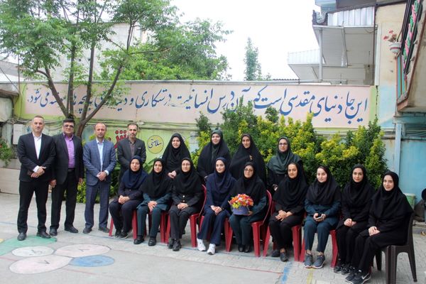 بزرگداشت مقام معلمان در مدارس گلوگاه 