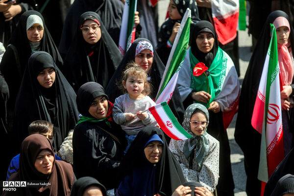 رزمایش دختران «جان‌فدای ایران»