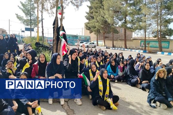 گلبانگ زنگ چهل و هفتمین پیروزی انقلاب اسلامی در مدرسه شهید مجید دهنوی 