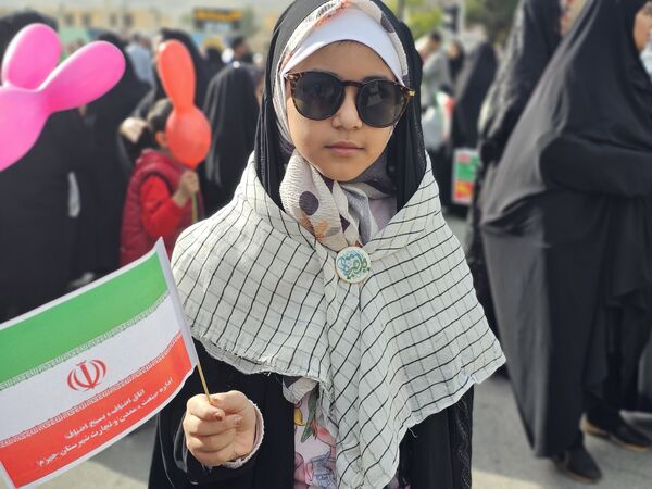 حضور پرشور دهه نودی‌های جهرمی در جشن انقلاب - 2