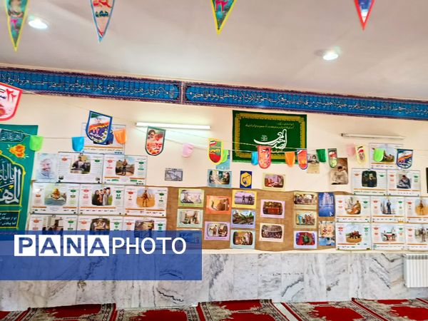 برپایی نمایشگاه مدرسه انقلاب در دبیرستان شهید رجایی