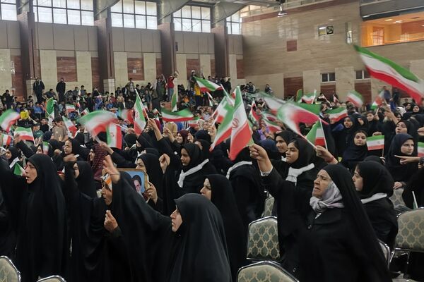 حضور پرشور دختران و پسران شهریار در روز استکبار ستیزی