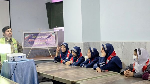 کارگاه آموزشی یاورمربیان پیشتازان سازمان دانش‌آموزی شهرستان نظرآباد