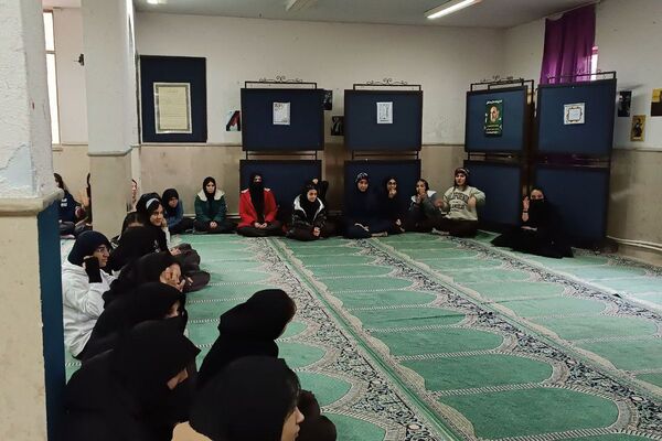 جشن و مولودی‌خوانی میلاد حضرت زهرا(س) در هنرستان آفرینش پردیس 