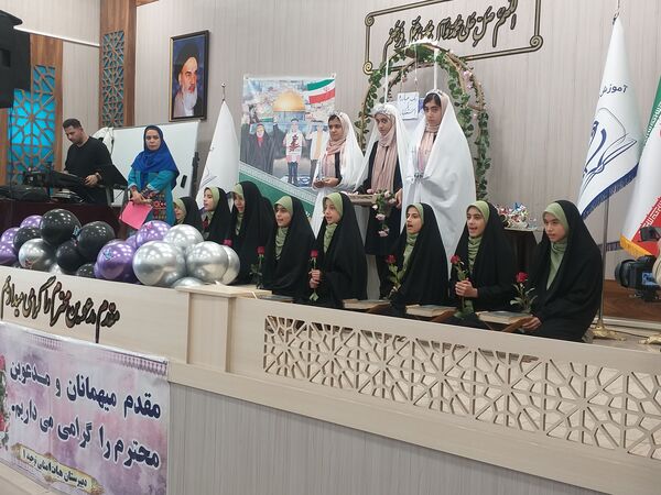 آیین نواختن زنگ ملی مبارزه با استکبار ستیزی در دبیرستان دخترانه متوسطه دوره اول توحید 