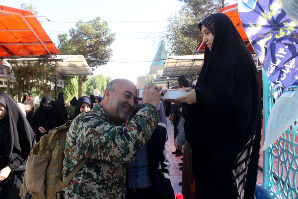 اعزام نخستین گروه از دختران دانش‌آموز ناحیه یک قم به اردوی راهیان نور