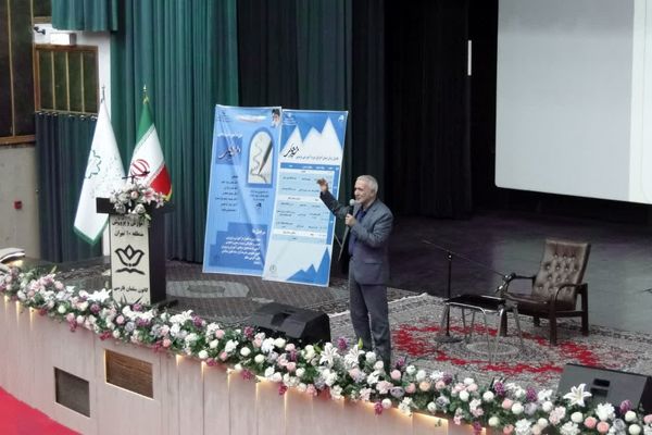 برگزاری دوره آموزشی تربیتی جهت توانمند سازی معلمان مدارس منطقه ۱۰