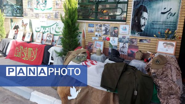 آیین گرامیداشت هفته دفاع مقدس در دبیرستان حضرت زهرا ناحیه ۶