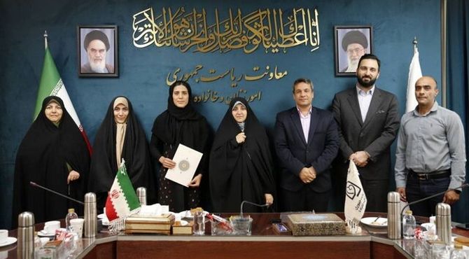 دیدار معاون رئیس جمهور در امور زنان با نخستین مدال آور دو و میدانی زنان ایران در آسیا