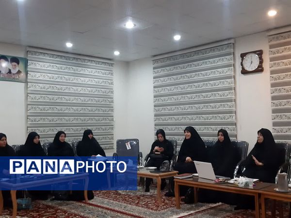کارگاه آموزشی زنان آگاه در زیارتگاه شهید آیت الله مدرس(ره) کاشمر