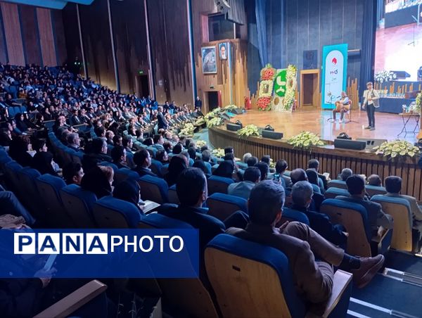 آیین تجلیل از واحدهای نمونه استاندارد و سفیران دانش‌آموزی استاندارد