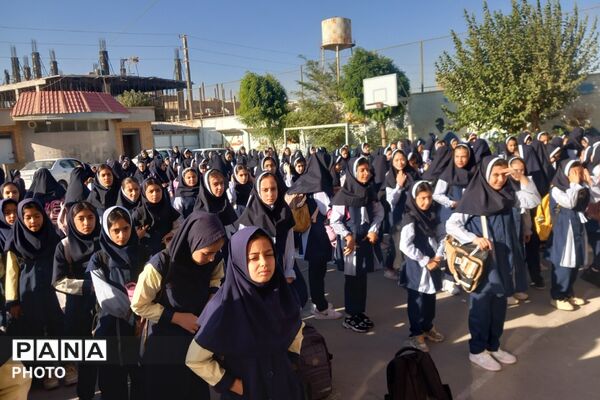 آغاز ماه‌ مهر و دیدار مجدد دانش‌آموزان و معلمان در مدرسه عزیزالله پزشکی ۲
