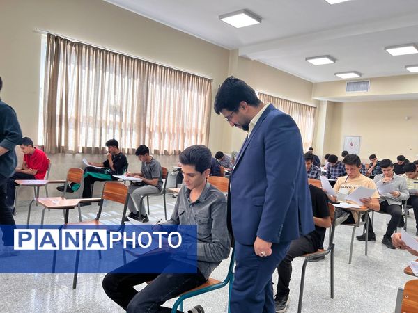 حال و هوای امتحانات نهایی در حوزه‌های دبیرستان‌های اصفهان