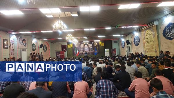 شادی دانش‌آموزان مشهدی در پی عملیات غیور مردان نیروهای سپاه وتجمع در مهدیه مشهد