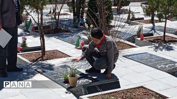 اجتماع باشکوه دانش‌آموزان چهارمحال و بختیاری در گلزار شهدای شهرکرد