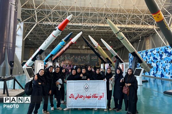 بازدید دانش آموزان شهید وجدانی پاک چهاردانگه از پارک ملی هوافضا