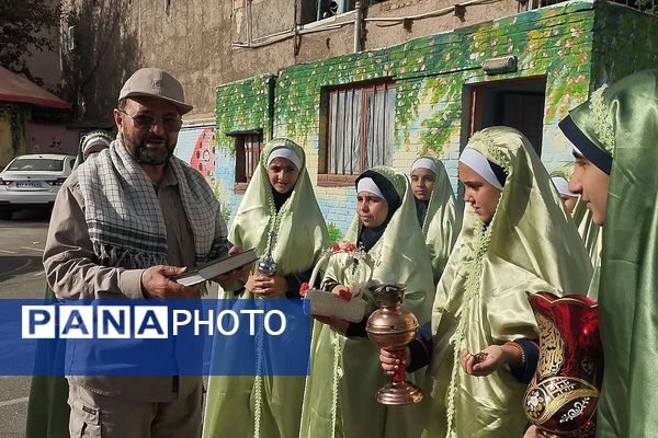 از درس تا دفاع مقدس،دانش آموزان پای کار یاد شهدا با طنین صدای زنگ مقاومت و ایثار 