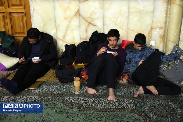 اعتکاف دانش‌آموزی در حسینیه ارشاد