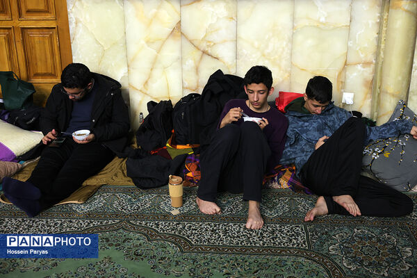 اعتکاف دانش‌آموزی در حسینیه ارشاد