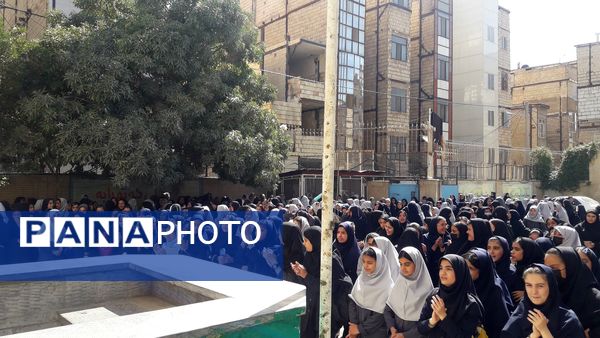 آیین بازگشایی مدارس و نواختن زنگ مهر ایثار وشهادت در دبیرستان میرزا جعفر سروقد