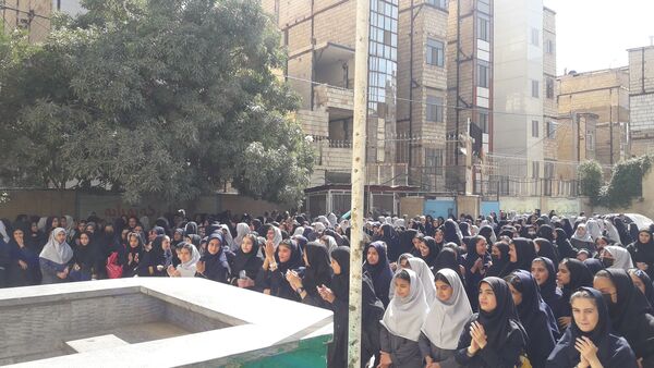 آیین بازگشایی مدارس و نواختن زنگ مهر ایثار وشهادت در دبیرستان میرزا جعفر سروقد