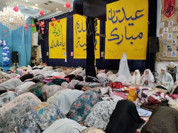 اعتکاف دختران نوجوان در مسجد سیدالشهدا مشهد