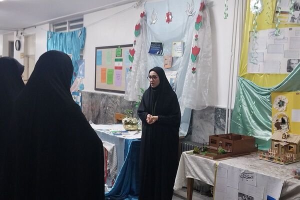 برپایی مدرسه انقلاب