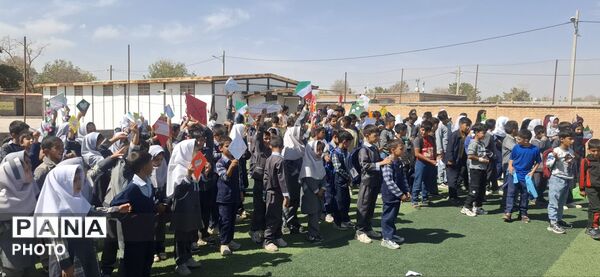 آسمان جوادیه با بادبادک‌های مبارز رنگین شد