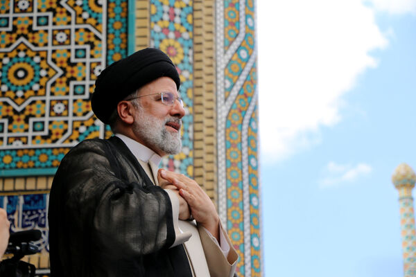 حضور پرشور نوجوانان قمی در آیین استقبال از رئیس جمهوری 