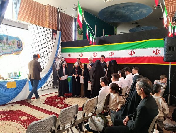 برگزاری جشن اتمام حفظ کل قرآن واعطای مدرک قرآنی به دانش آموزان
