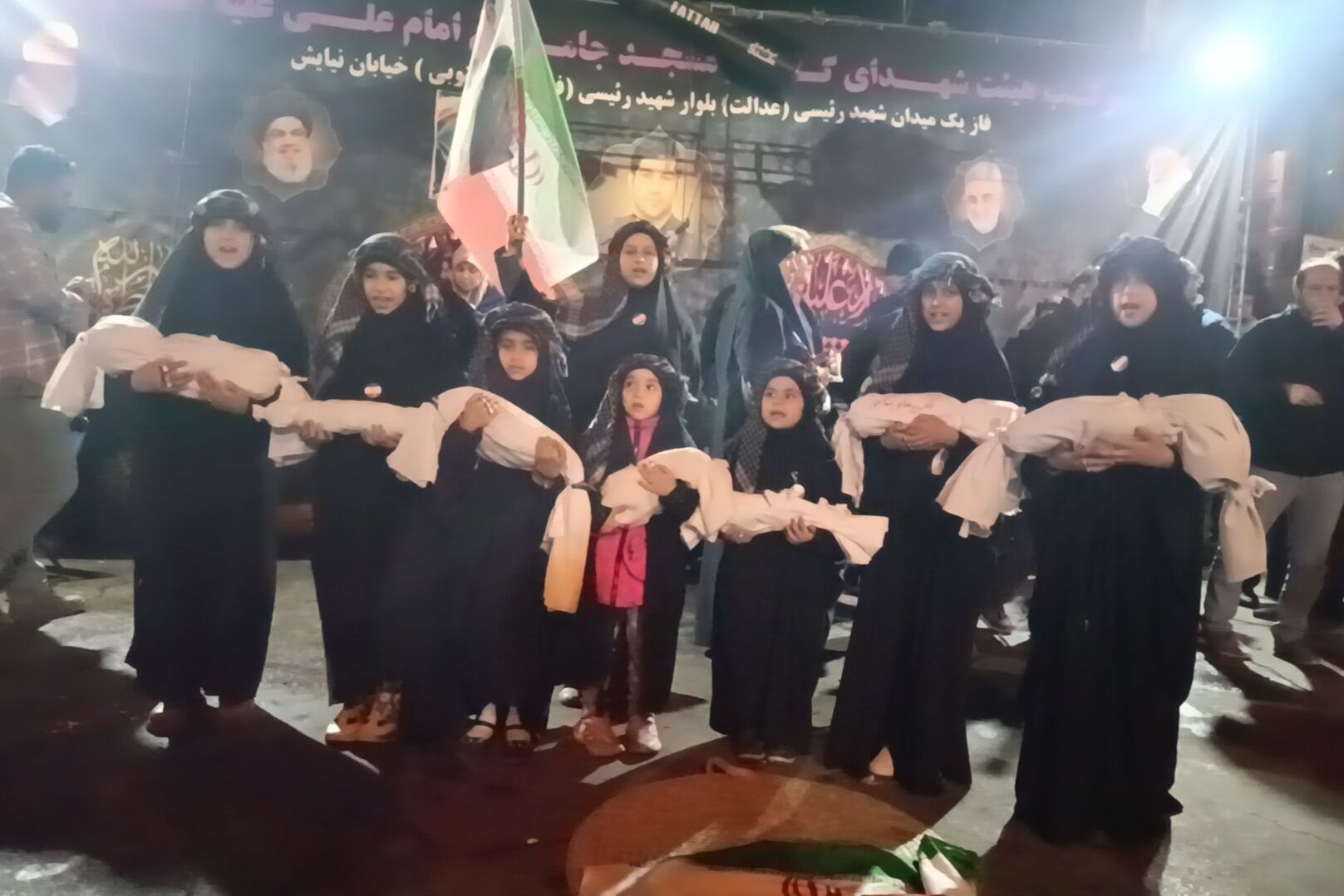 مراسم چهلمین روز شهادت دانش آموزان مدرسه شجره طیبه میناب در پردیس