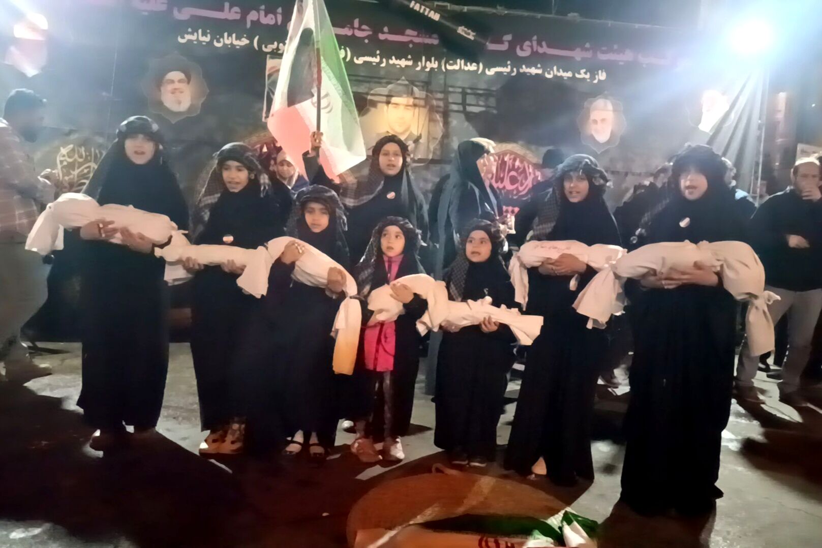 مراسم چهلمین روز شهادت دانش آموزان مدرسه شجره طیبه میناب در پردیس