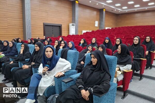 گردهمایی دبیران و آموزگاران تربیت بدنی در کانون فرهنگی تربیتی امام خمینی (ره) به مناسبت هفته تربیت بدنی و ورزش 