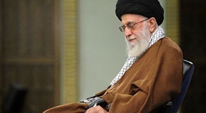 دستخط رهبر شهید انقلاب در دفتر یادبود حرم حضرت معصومه (س)