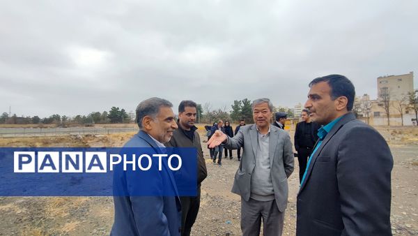 بازدید مدیرکل نوسازی مدارس جهت احداث مدرسه‌ای جدید در ناحیه۶ مشهد