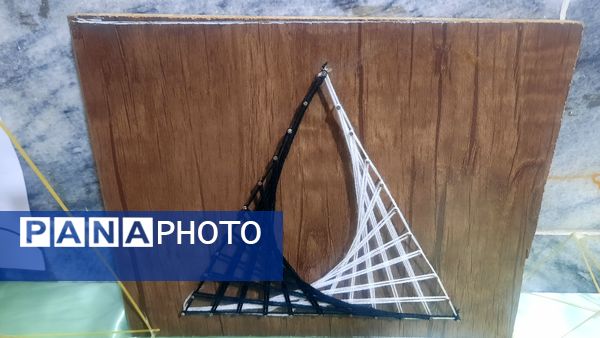 نمایشگاه دست‌سازهای دانش‌آموزان دبیرستان فرهنگیان ناحیه ۷ مشهد 