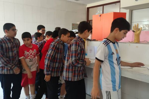 نمایشگاه آثار طرح جابر بن حیان در آموزشگاه معارف ۶ ناحیه ۳شیراز 