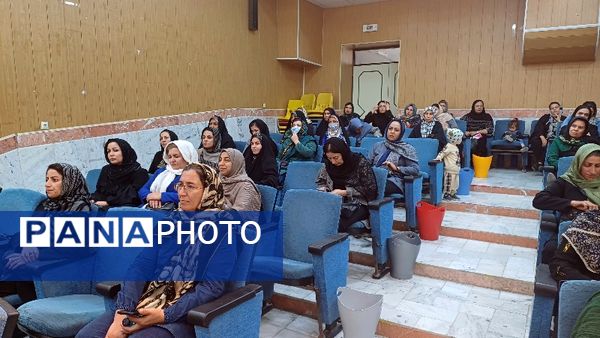 برگزاری جلسه انجمن اولیا و مربیان در کانون سمیه شیروان