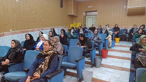 برگزاری جلسه انجمن اولیا و مربیان در کانون سمیه شیروان
