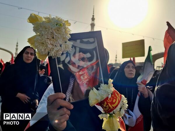 وداع پرشور نوجوانان با آقای شهید ایران 