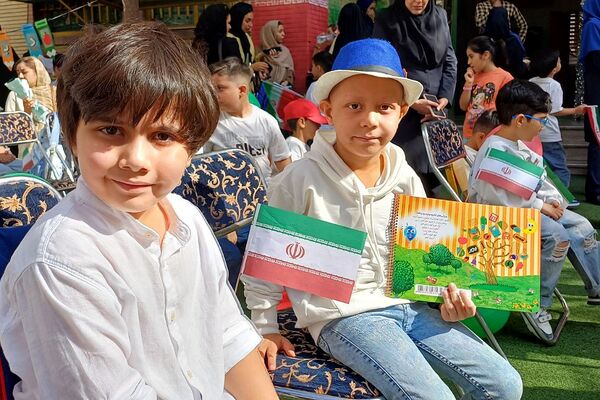 گام نهادن دانش‌آموزان کودکستانی شهرستان ورامین در مسیر تعلیم و تربیت