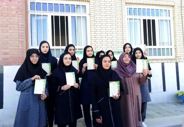 صدای پای مهر مهربان در دبیرستان فرزانگان آباده با حضور پر شور دانش آموزان