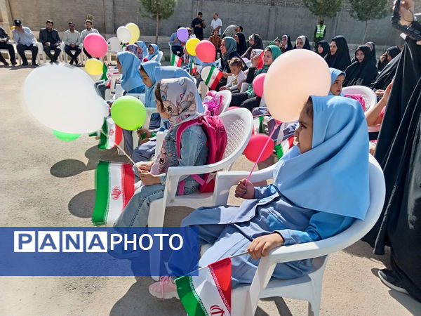 حضور مسئولان شهرستان جعفرآباد قم در دبستان حضرت زینب(س)