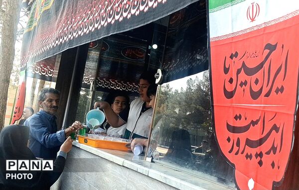 نوجوانان عاشورایی کوهپایه هم‌نوا با کاروان کربلا در «احلی من العسل»