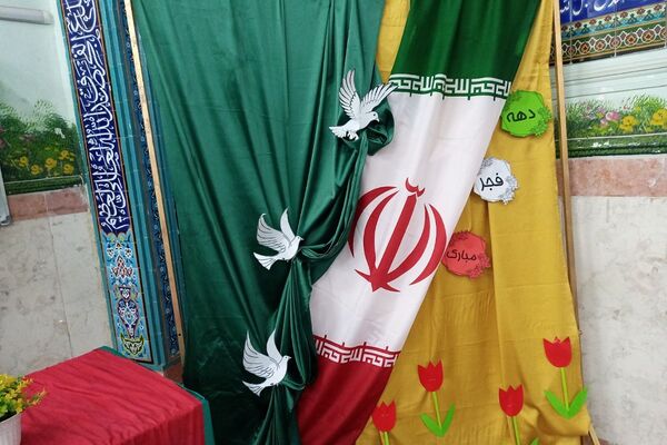 جشن پیروری انقلاب اسلامی در دبستان شهید آقچه‌لو رباط‌کریم