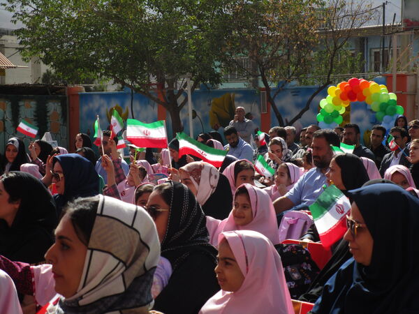برگزاری جشن شکوفه‌ها در دبستان شاهد شهید سلطانی ناحیه یک کرج