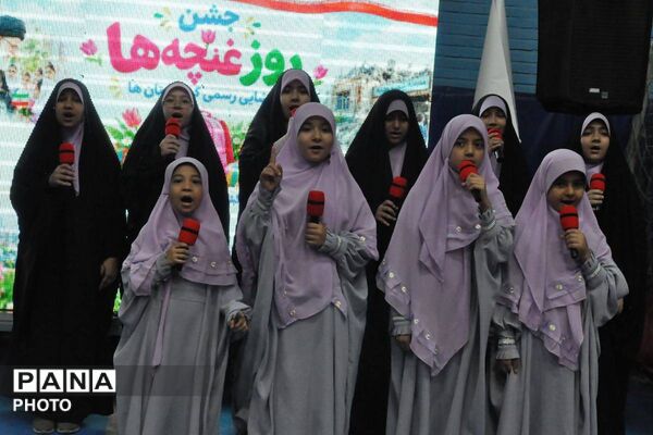 جشن «غنچه‌ ها» در ورامین با حضور مدیران آموزش و پرورش
