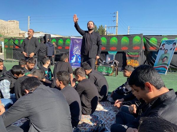 دانش‌آموزان مدرسه شاهد شهید کاظمی در سوگ شهادت حضرت فاطمه (س)