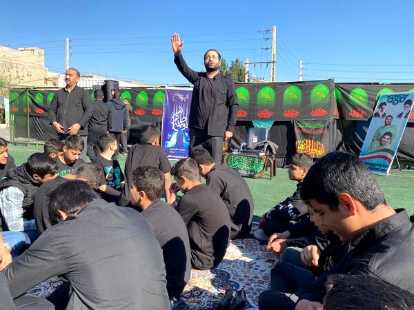 دانش‌آموزان مدرسه شاهد شهید کاظمی در سوگ شهادت حضرت فاطمه (س)