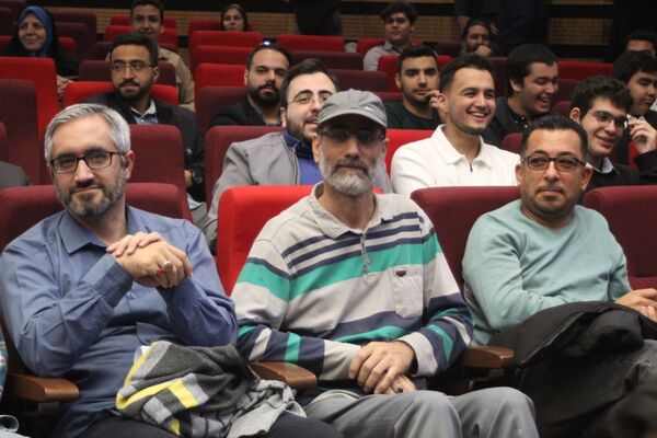 آیین تجلیل از برگزیدگان چهل و دومین دوره مسابقات فرهنگی و هنری دانش‌آموزان شهر تهران